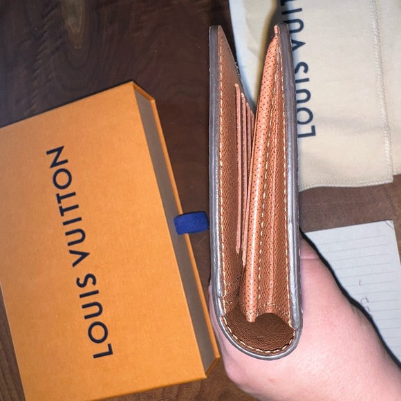 Louis Vuitton Brazza Wallet - Picture 8 of 16